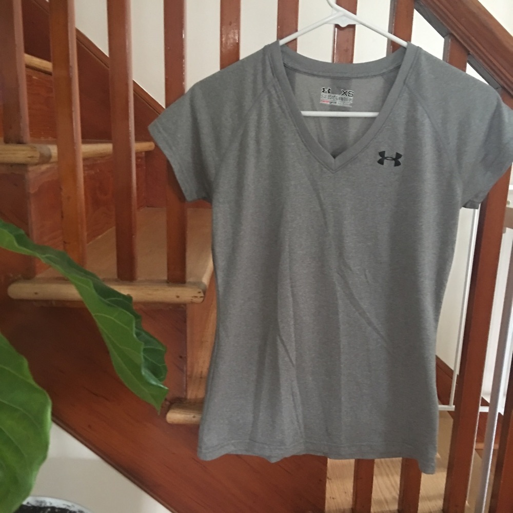 Under armor semi fitted t